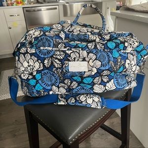 EUC- Blue Vera Bradley Weekender Bag